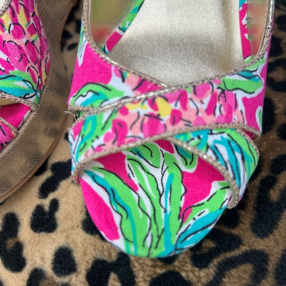 Lilly Pulitzer Wedges Gold pink Greeb signature print - Picture 3 of 10